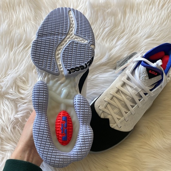 SALE!! 🎁 NIKE LEBRON 19 Low basketball Men 10 - Picture 12 of 16